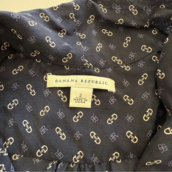 Banana Republic-Women’s 100% Silk Blouse-Navy-Neck Tie-Classic-Chainlink-Size 2 - Picture 5 of 15